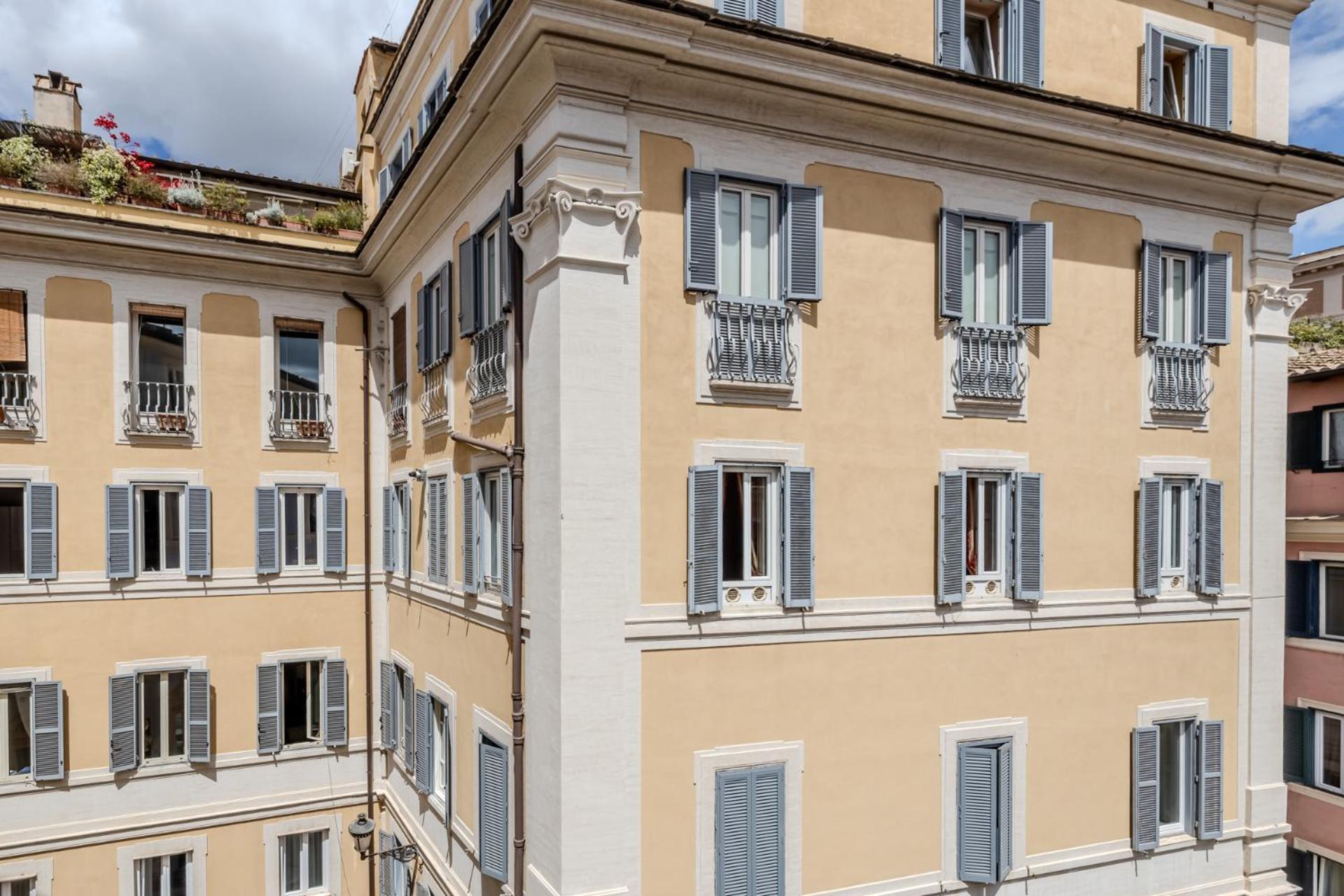 Trevi Vicolo Scanderbeg